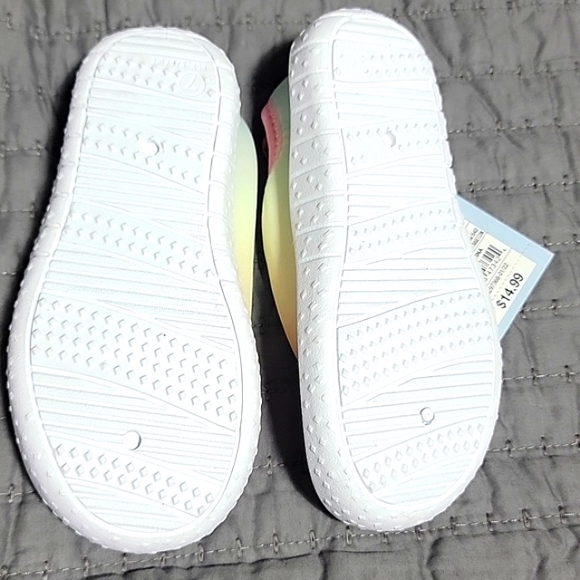 Child's and baby sized  beach slippers - Picture 4 of 7